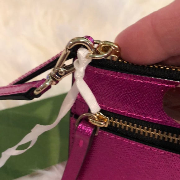 🎉HP 10/13🎉AUTHENTIC Kate Spade Tinie Wristlet - Picture 4 of 8
